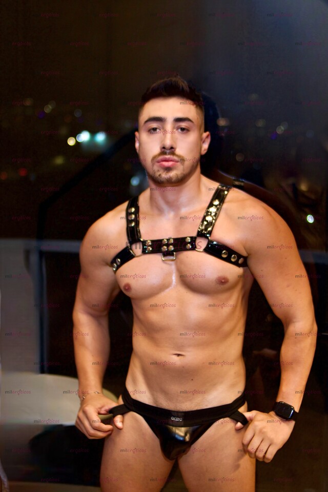 FOTOS DE SEXY MACHO MUY CALIENTE, VISITANDO TU CUIDAD