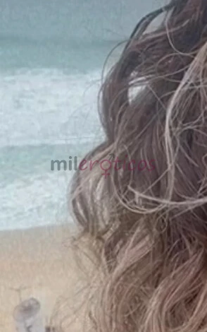 Branquinha tatuada de olhos claros e boca grande super simpatica inteligente carinhosa me visto bem e sou extremamente cheirosa nao tenho frescuras e...