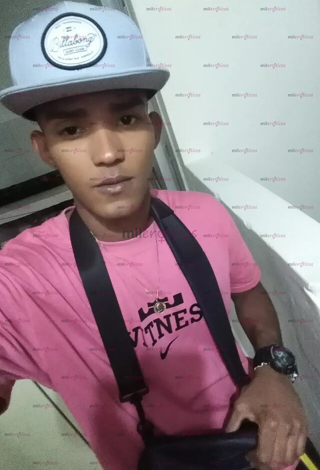 FOTOS DE SOY SANTIAGO DA SILVA. MODELO WED CAM .TATUADO , COMPLACERTE ES MI DESEO