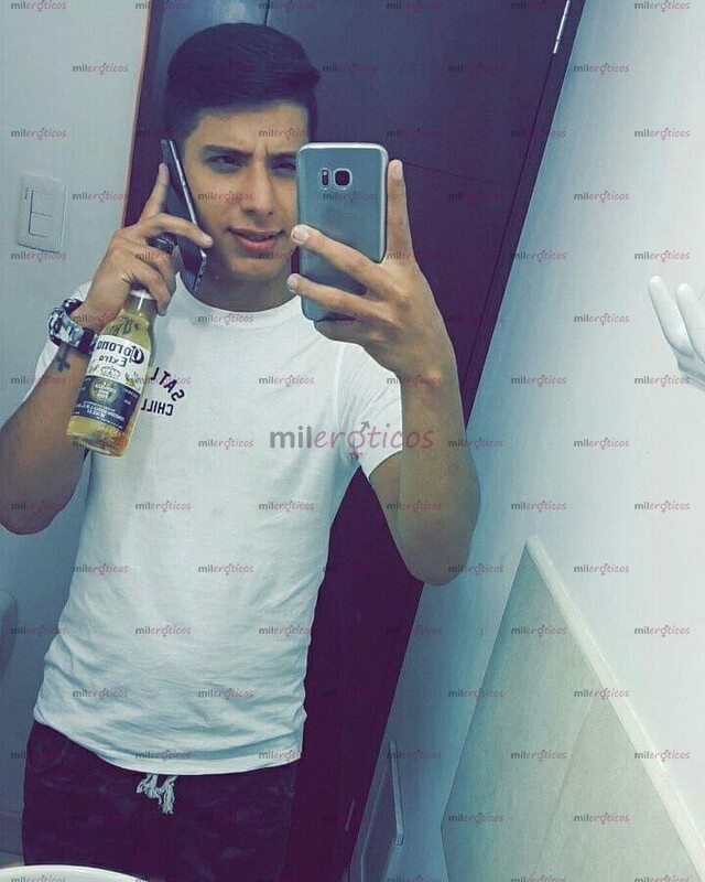 FOTOS DE CHICO EXTRANJERO RECIÉN LLEGADO CON BUENA ACTITUD