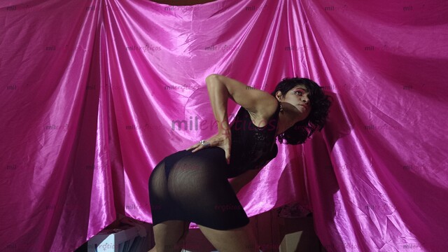 FOTOS DE FIESTA EN MI DEPA PARA DIVERTIRTE CON UNA MORRITA DE 20