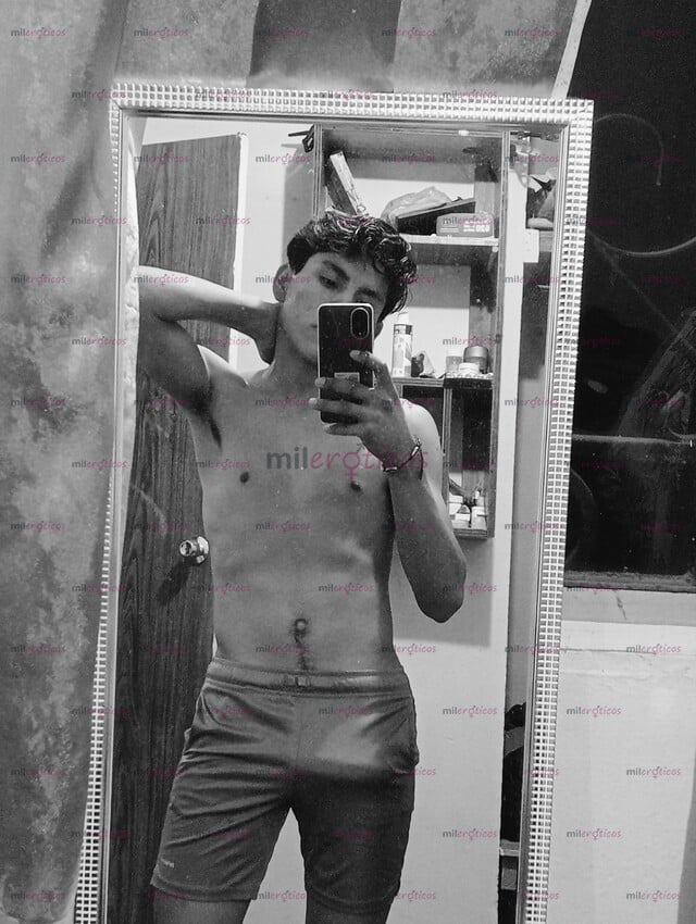 FOTOS DE CHICO LATINO DE 18 AÑOS LISTO PARA COMPLACERTE Y HACERTE PASAR UN BUEN RATO