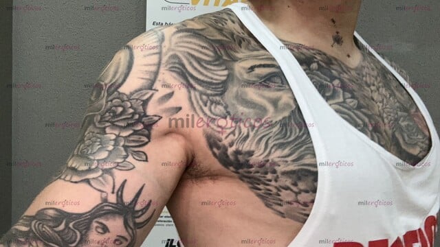 FOTOS DE ENCUENTROS GAY, HOMBRE ATLÉTICO TATUADO DOMINANTE, FANTASÍAS Y ENCUENTROS.