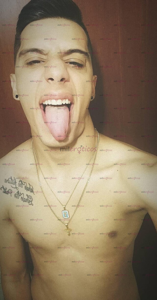 FOTOS DE CHICO EXTRANJERO RECIÉN LLEGADO CON BUENA ACTITUD