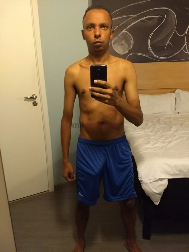 Pretinho 1 70 alt 60 kls 19 cm grosso sacudo pes 41realizo seus desejos e fetiches dominacao cuspi tapas fisting masturbacao e entre outros mas se pre...