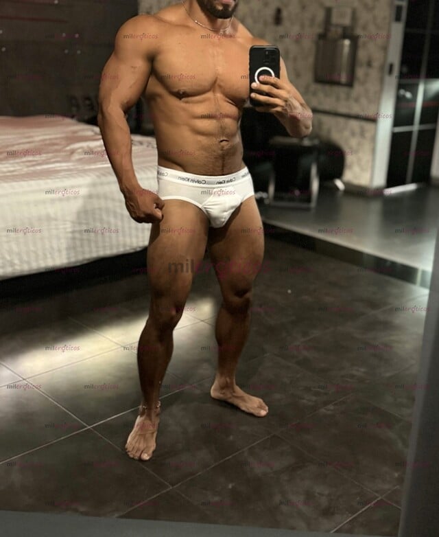 FOTOS DE GUAPO Y MUSCULOSO MASAJISTA!! SOLO HOMBRES !!!