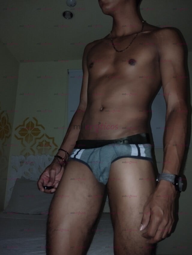 FOTOS DE HOMBRE MORENO ACTIVO CON BUEN TAMAÑO DE VERGA