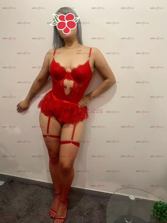 FOTOS DE HERMOSA PRINCESA CABELLO DE PLATA KARINA NUEVA JUEGUETONA COMPLACIENTE