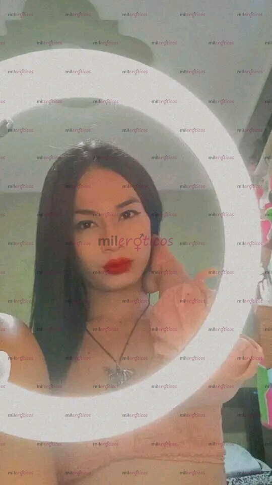 FOTOS DE CHICA TRANS MORENA DE OJOS NEGROS ADICTA