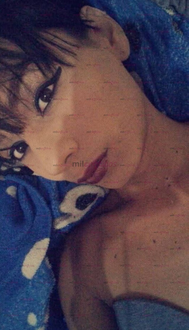 FOTOS DE CHICA TRANS MORENA DE OJOS NEGROS ADICTA