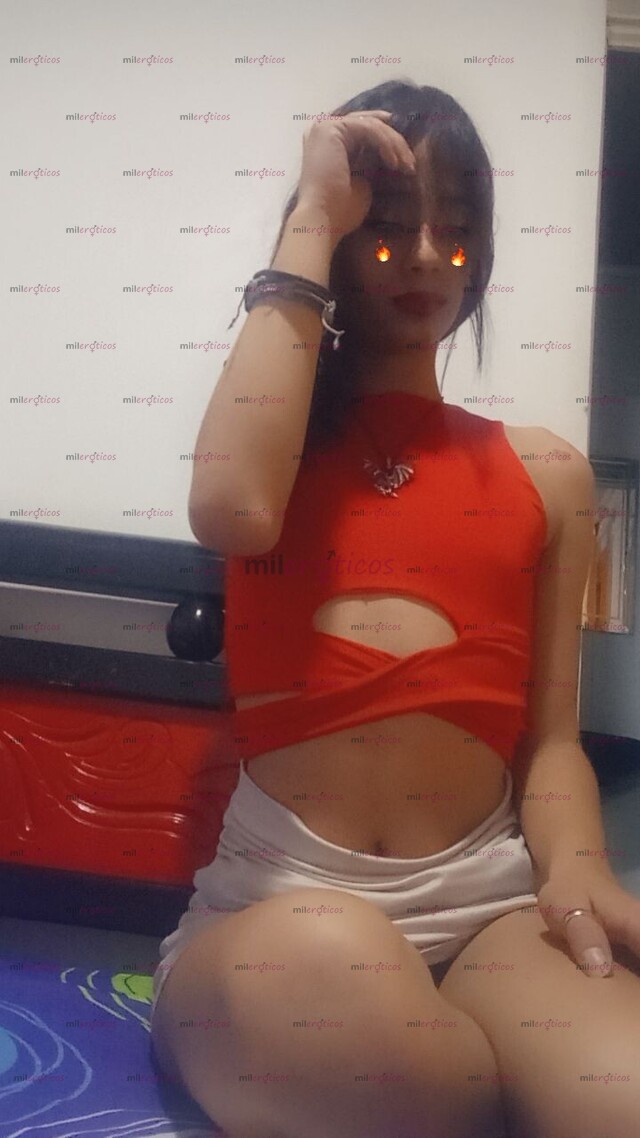 FOTOS DE CHICA TRANS MORENA DE OJOS NEGROS ADICTA