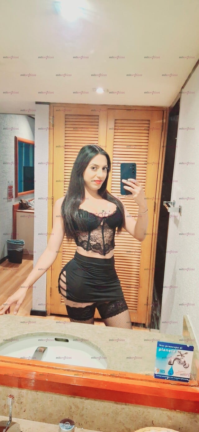 FOTOS DE SENSUAL MUÑECA CON SABROSO CULO Y VERGA PARA SACIAR TUS GANAS PAPI