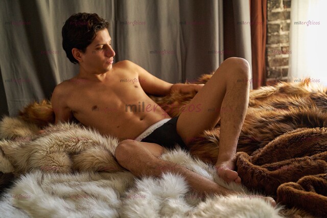 FOTOS DE VERGOTA DE 23CM. TWINK MORBOSO PROFESSIONAL SCORT & PORNSTAR.