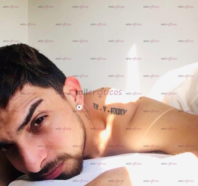 FOTOS DE JOVEN LATINO MORENO VERSÁTIL NUEVO EN LA CIUDAD