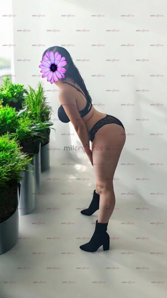 FOTOS DE JENNY SOY TIMIDA, EDUCADA Y RECATADA; EN LA CAMA UNA FIERA