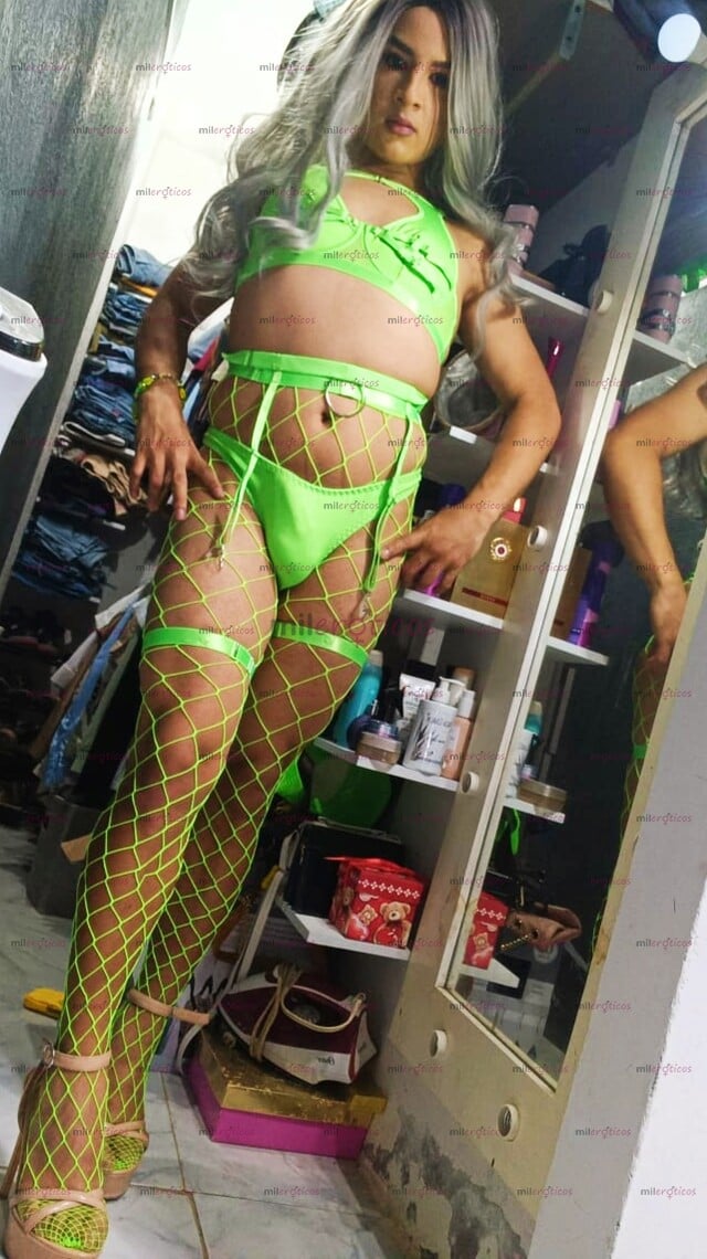 FOTOS DE HERMOSA TRAVESTI CON GANAS DE DEGENERE Y SEXO MORBOSO