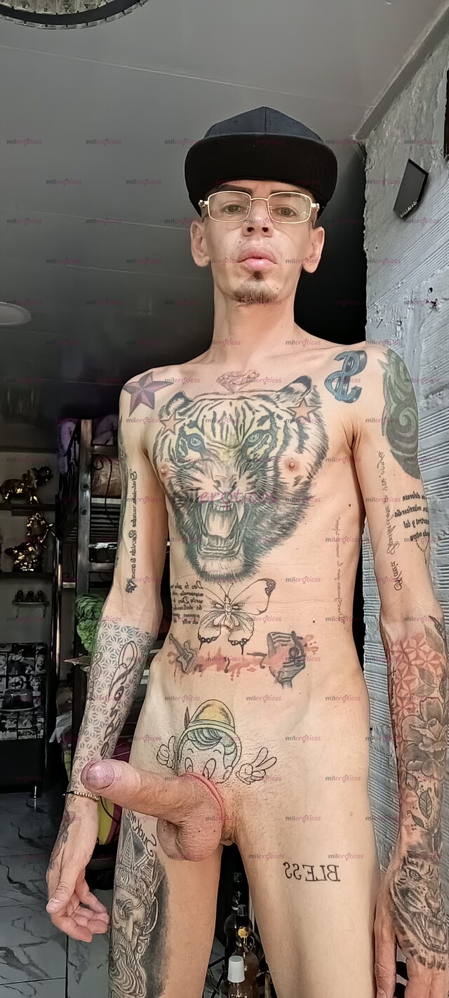 FOTOS DE FLACO ACTIVO BLANCO TATUADO MORBOSO FETICHERO