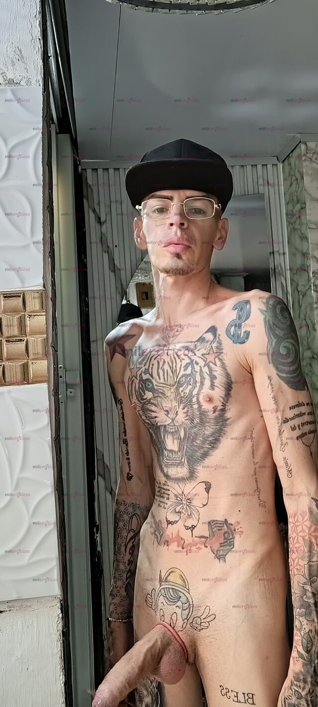 FOTOS DE FLACO ACTIVO BLANCO TATUADO MORBOSO FETICHERO