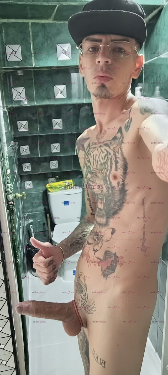 FOTOS DE FLACO ACTIVO BLANCO TATUADO MORBOSO FETICHERO