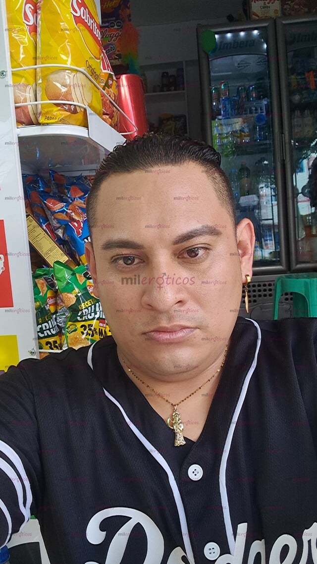 FOTOS DE CHICO ACTIVO NUEVO EN EL PORTAL Y EL AMBIENTE, CON LUGAR
