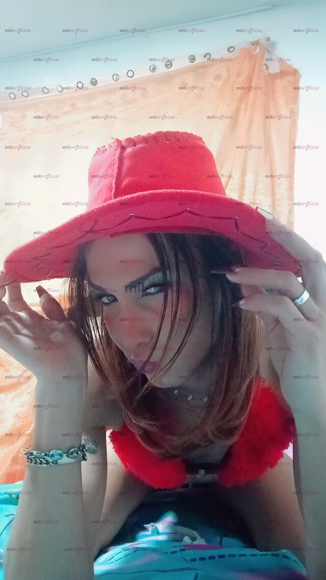 FOTOS DE FLACA DOTADA CON GANAS DE COMPLACERTE EN TRÍOS ORGÍAS Y MUCHAS COSAS