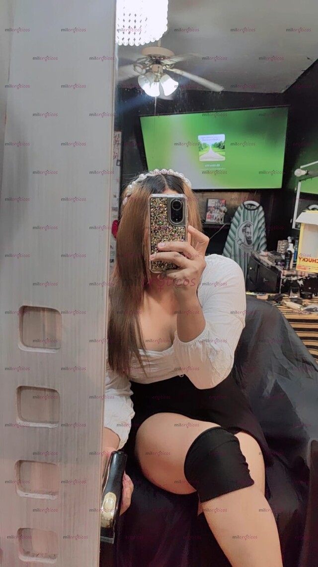 FOTOS DE CHICA TRANS BARBERIA CORTE DE PELO BARBA CEJA FACIALES