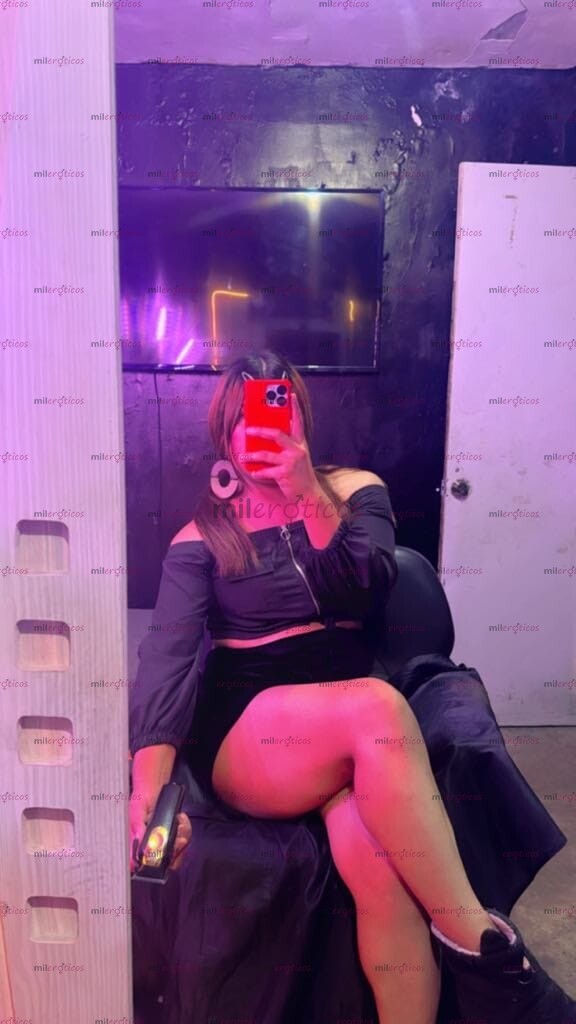 FOTOS DE CHICA TRANS BARBERIA CORTE DE PELO BARBA CEJA FACIALES