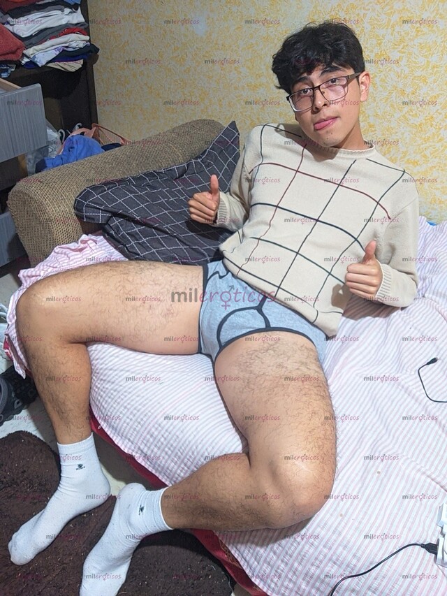 FOTOS DE CORCHO TWINK! TU SERVIDOR AMABLE Y ATENTO :3