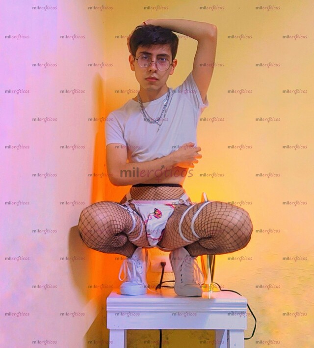 FOTOS DE CORCHO TWINK! TU SERVIDOR AMABLE Y ATENTO :3