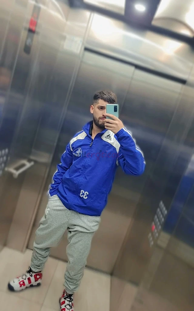 Chico varonil 25 anos chileno act con lugar 24 horasdiscreto simpatico morbos y fiestero cuanto con disponibilidad y buena ubicacion a pasos del metro...