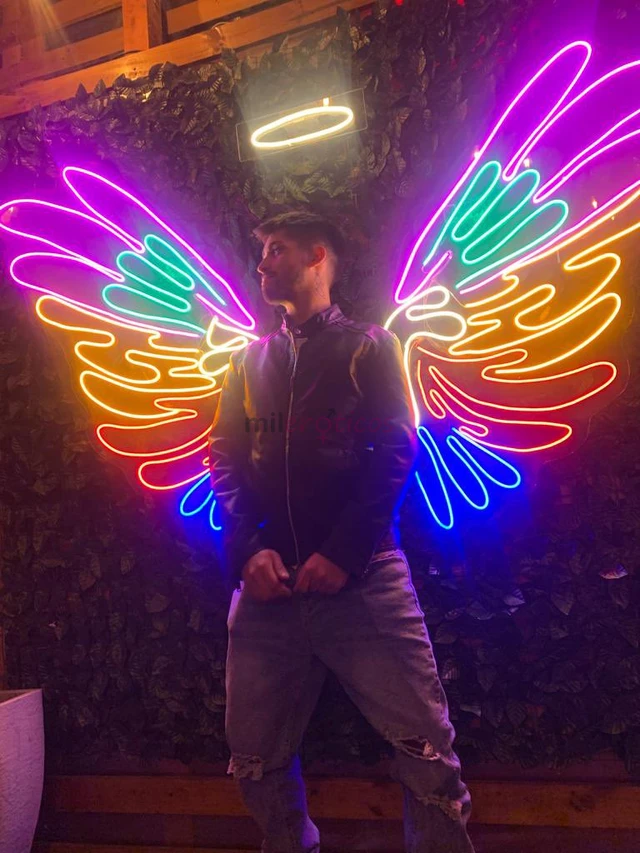 Chico varonil 25 anos chileno act con lugar 24 horasdiscreto simpatico morbos y fiestero cuanto con disponibilidad y buena ubicacion a pasos del metro...