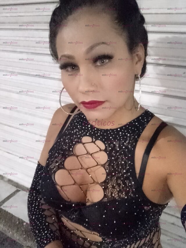 FOTOS DE HOLA MI NOMBRE ES DAIANA UNA CHICA ATRÁS MUY RICA Y SABROSA