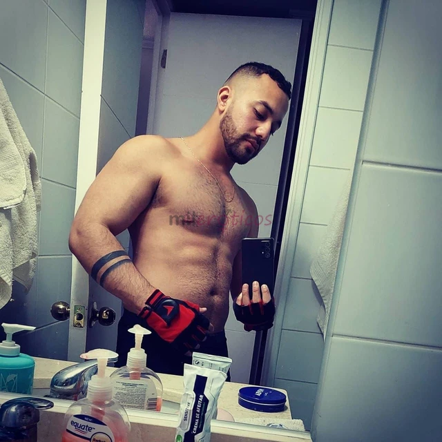 Manuel un latino venezolano chico varonil guapo y discreto muy higienico en todo versatil mas activo muy amable y agradable beso carino trato de parej...