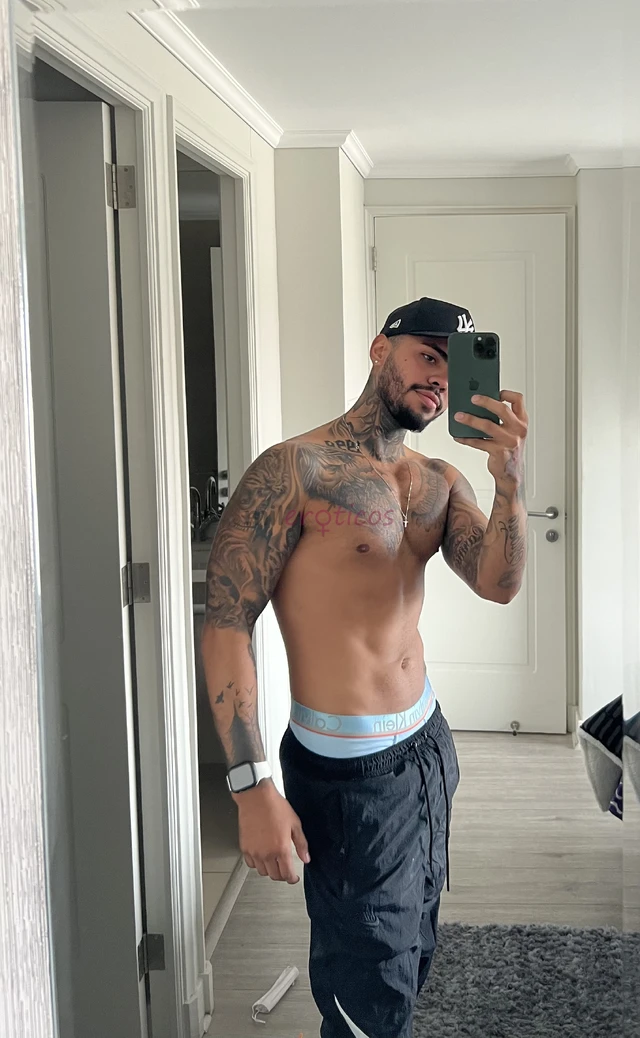 Hola soy bruno tengo 23 anos amp soy discreto respetuoso y educado caliente morboso y complaciente dominante si me lo pides soy versatil vendo conteni...