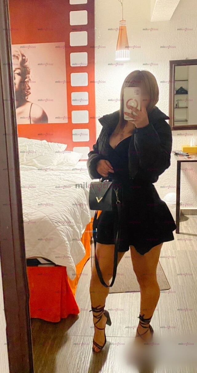 FOTOS DE PIERNUDA,SABROZA,CALIENTE Y BIEN CACHONDA....