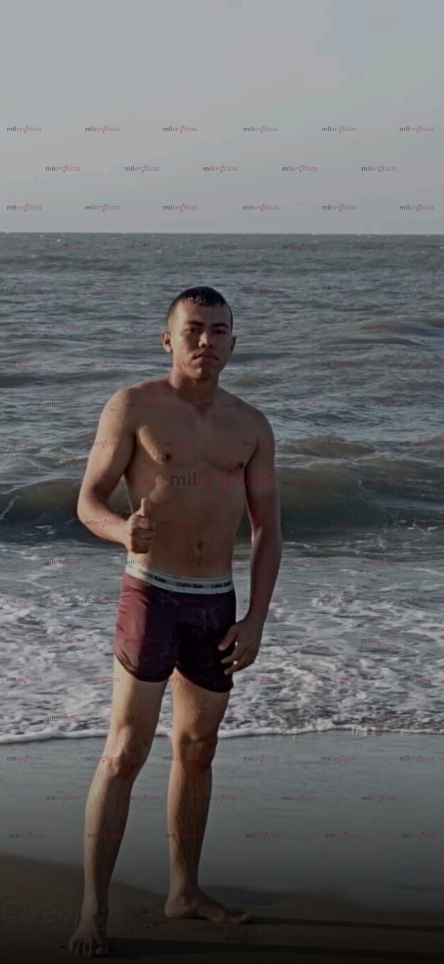 FOTOS DE JOVEN MORENO RICO, DE 25 AÑOS BIEN DOTADO FULL CALIENTE.