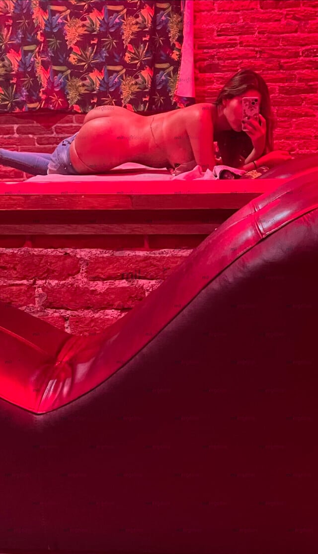 FOTOS DE TRAVIESA , SENSUAL Y COME VERGAS TE CHUPARE DELICIOSO ESA VERGA QUE TENGAS PAPI