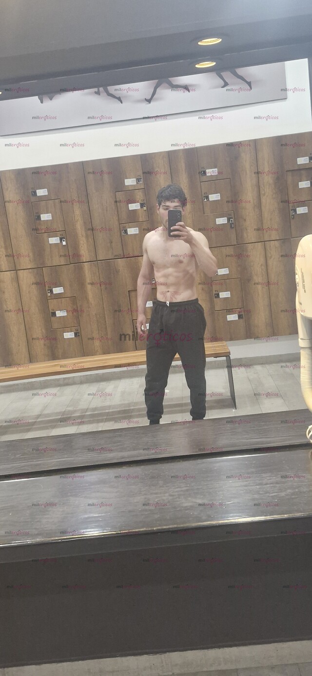 FOTOS DE JOVEN DISPUESTO A DAR PLACER A DOMICLIO.