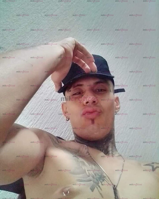 FOTOS DE BARBERO HOT, VARONIL, TATUADO Y VERGÓN .. DISPUESTO A COMPLACERTE
