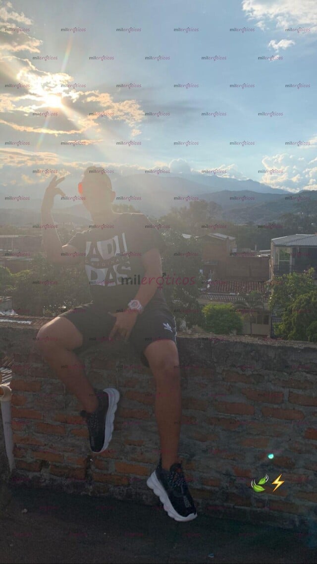 FOTOS DE POLLITO VERSÁTIL DE 20 AÑOS LLEGADO ALA CIUDAD TAMBIÉN HAGO MASAJES ESCRÍBEME