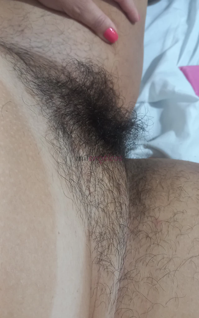 Sua casadinha que adora se mostrar na camera adoro fetixhes de corno mamae filha vizinho mecanico e muitos outros curto podolatria tenho pezinhos lind...