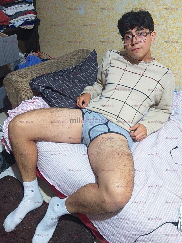 FOTOS DE CORCHO TWINK! TU SERVIDOR AMABLE Y ATENTO :3