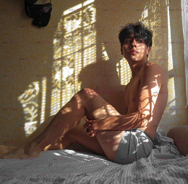 FOTOS DE CORCHO TWINK! TU SERVIDOR AMABLE Y ATENTO :3