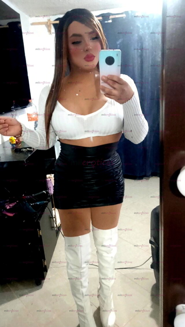 FOTOS DE SIEMPRE ARREGLADA CON UN ESCOTE Y FINA LENCERÍA PARA RESUCITE HOT