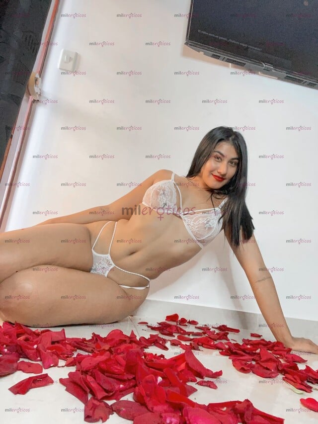 FOTOS DE SOY YULI, UNA CHICA MUY CALIENTE CON GANAS DE SACARTE LA LECHE Y PASARLA RICO