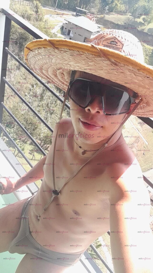 FOTOS DE JOVEN COLOMBIANO, COMPLACIENTE Y VERGON!!!