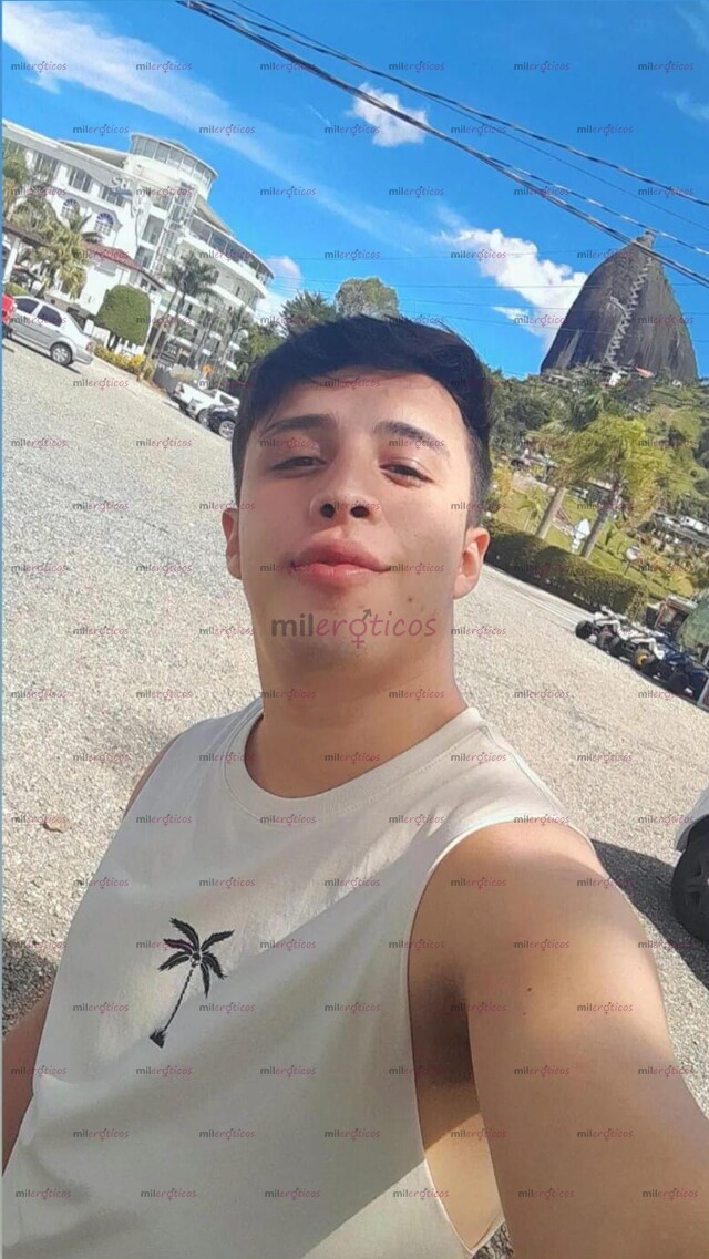 FOTOS DE JOVEN COLOMBIANO, COMPLACIENTE Y VERGON!!!