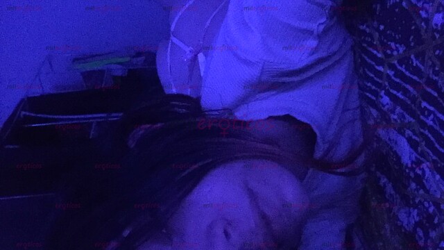 FOTOS DE FLACA SEXY Y EXÓTICA CON CARITA PERVERSA