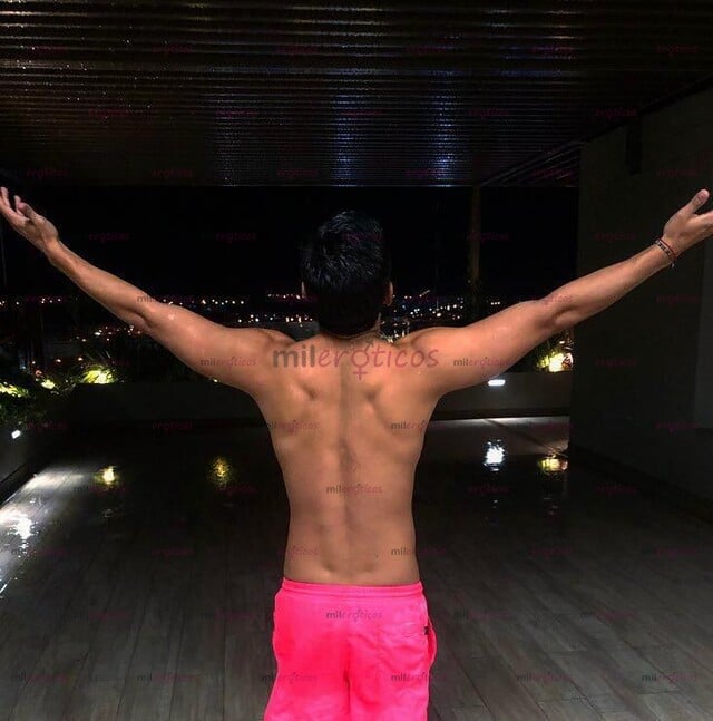 FOTOS DE ADRIANO MASAJISTA PROFESIONAL ATIENDO PAREJAS HOMBRES Y MUJERES