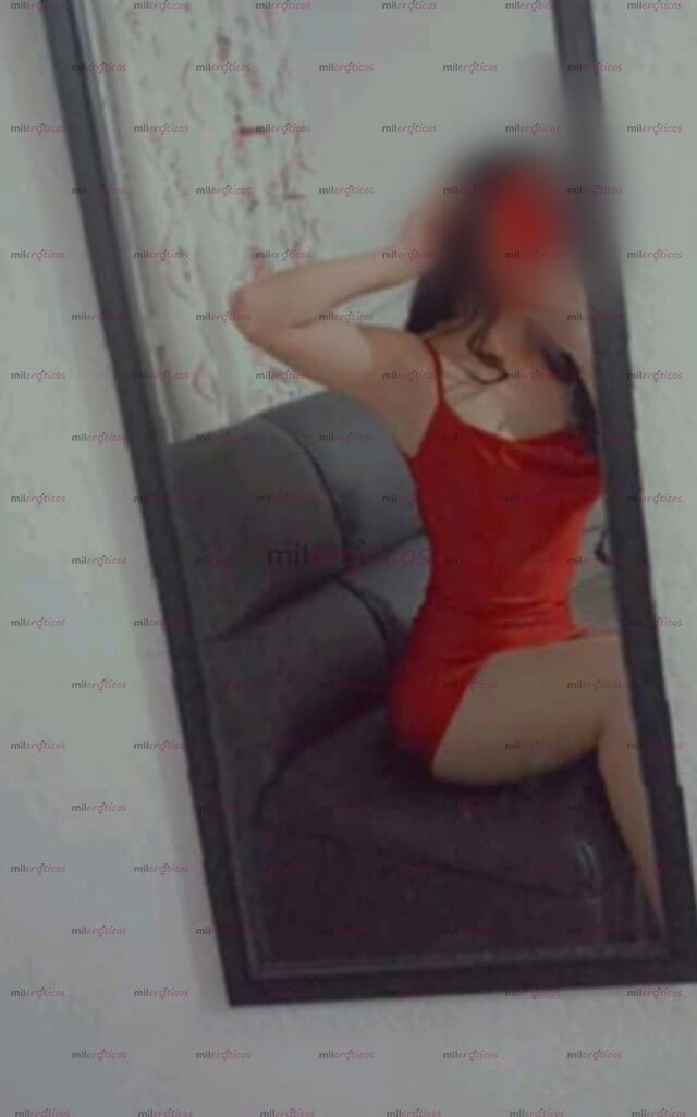 FOTOS DE ME FACINARIA QUE ME TOCARAS LAS PIERNAS MIENTRAS ME HACES UN RICO ORAL